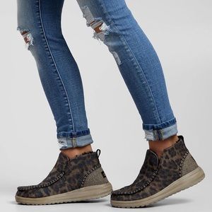 Hey Dude Helis Leopard Fleece Shoe Size 